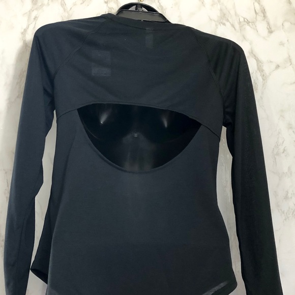 Under Armour Tops - Under Armour Black Long Sleeve Black Tee